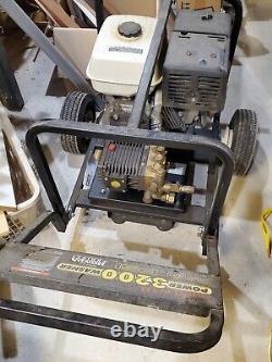 Honda Powered 11 hp Commercial 3200 psi 4.0 gpm Gas Pressure Washer